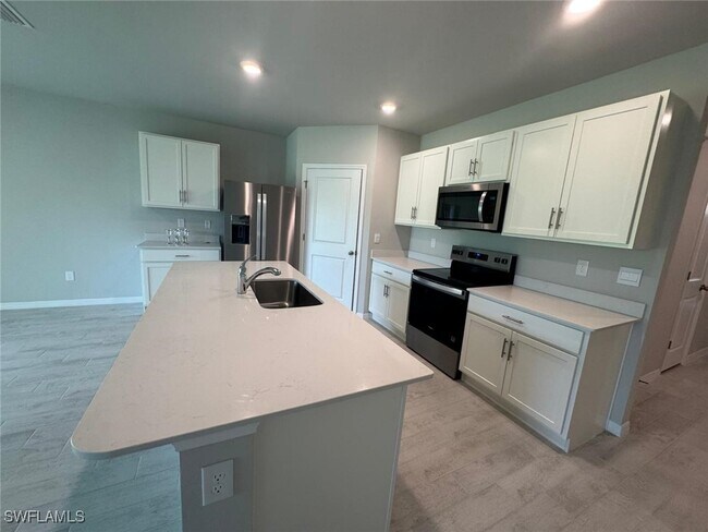 Foto del edificio - 5015 Montrose Ln