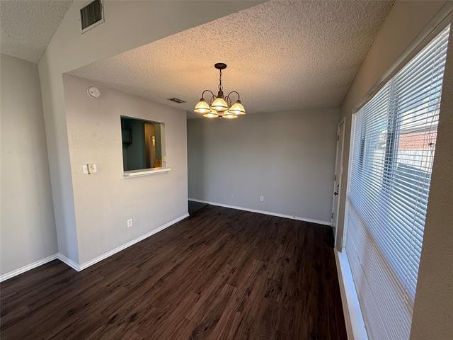 Foto del edificio - 8175 Waterside Trail