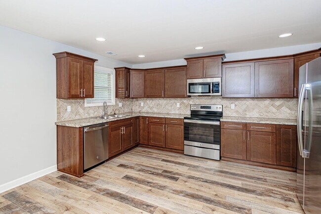 Building Photo - 3908 Clydesdale Dr