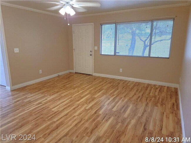Building Photo - COZY 1ST FLOOR UNIT TUCKED AWAY IN THE OLD...