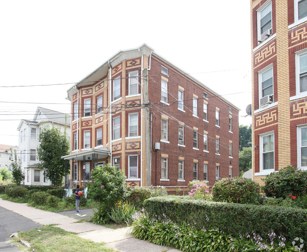 Building Photo - 150 Gold St