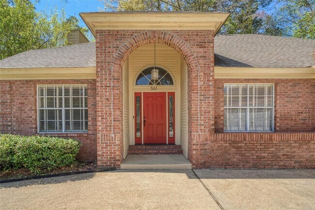 Foto del edificio - 561 Pine Tree Ln