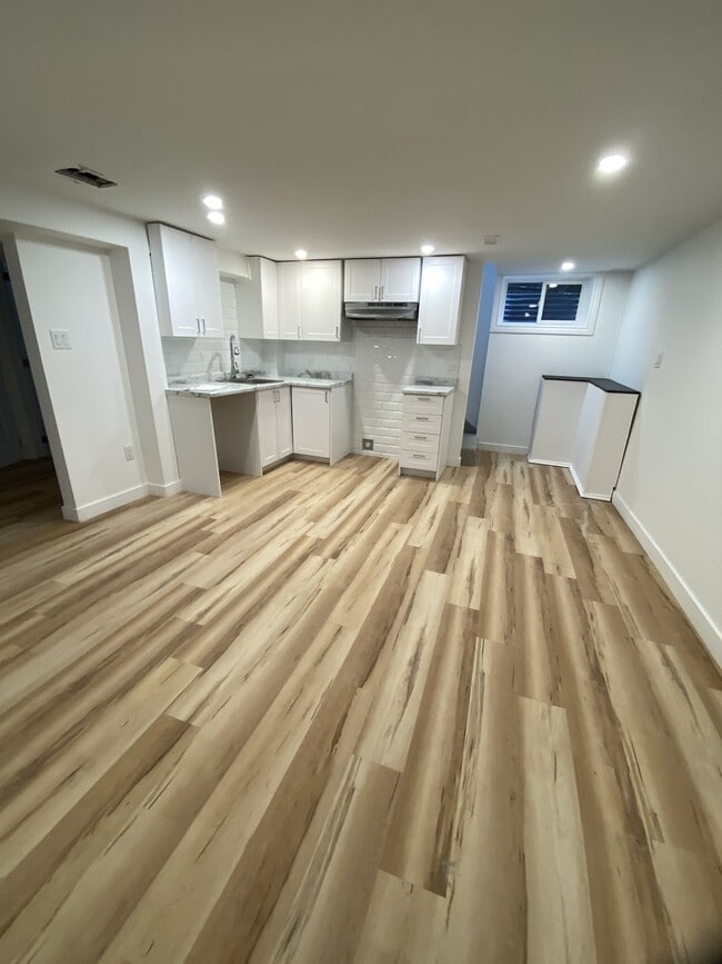Building Photo - 340 Trudeau Dr