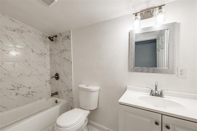 Building Photo - 2737-2731 Stuart Dr