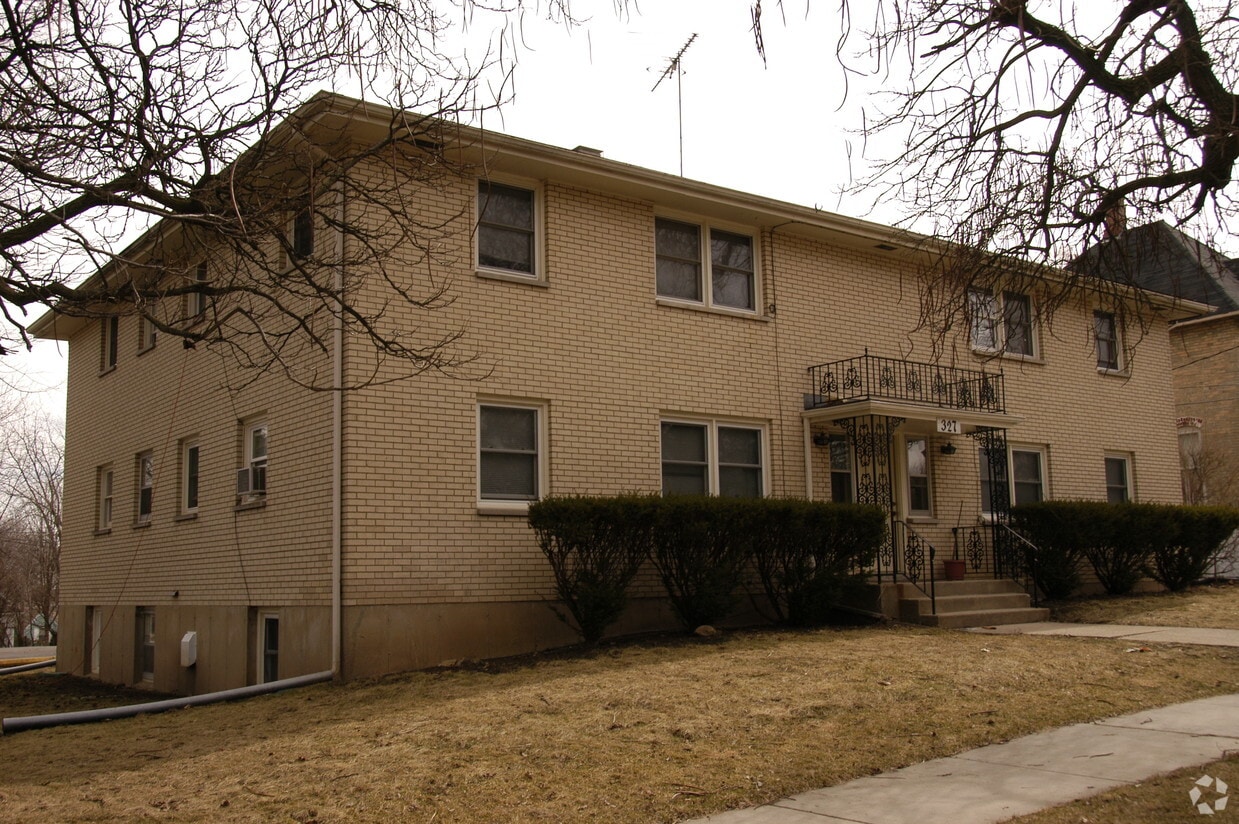 327 McClure Ave, Elgin, IL 60123 Apartments in Elgin, IL