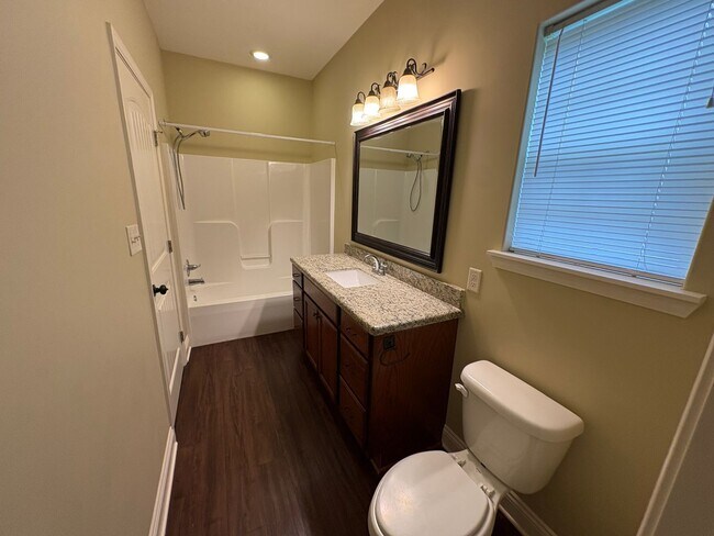 Foto del edificio - 4948 Common St