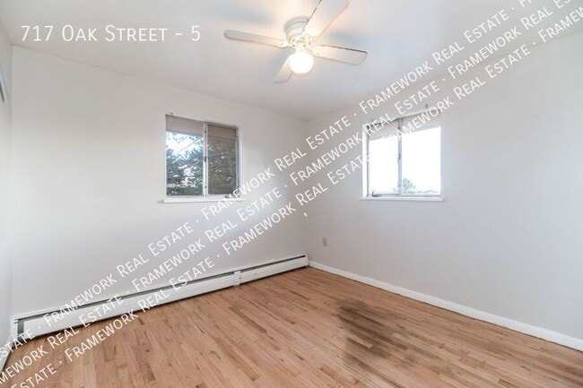 Building Photo - 717 Oak St