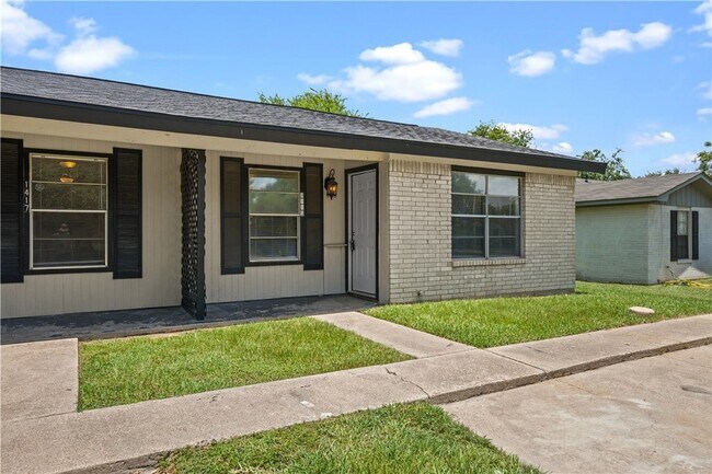 Foto del edificio - 1419 Hillside Dr