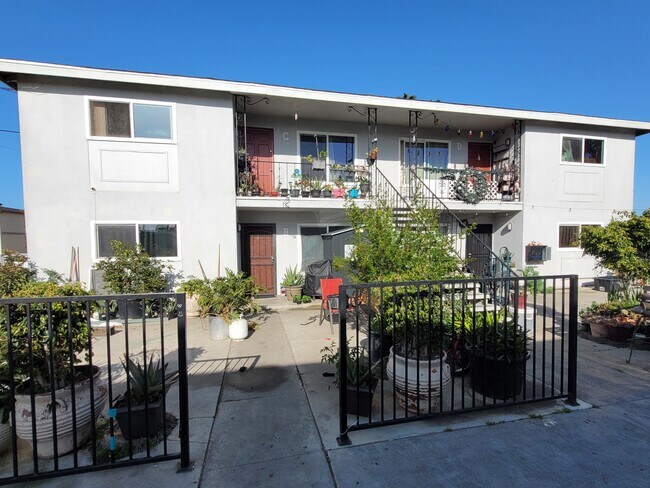 Foto del edificio - 7782 Barton Dr