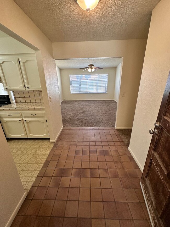 Foto del edificio - Available Soon!