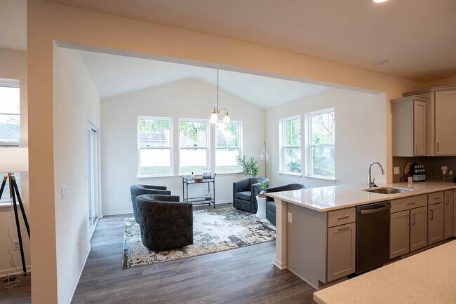 Foto del edificio - 2319 Lonnie Ln