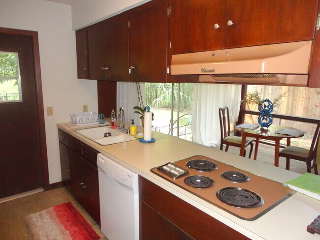 Foto del edificio - 1700 Emilie Ln