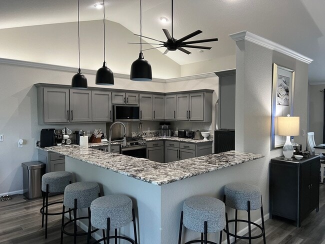 Foto del edificio - beautiful updated large home