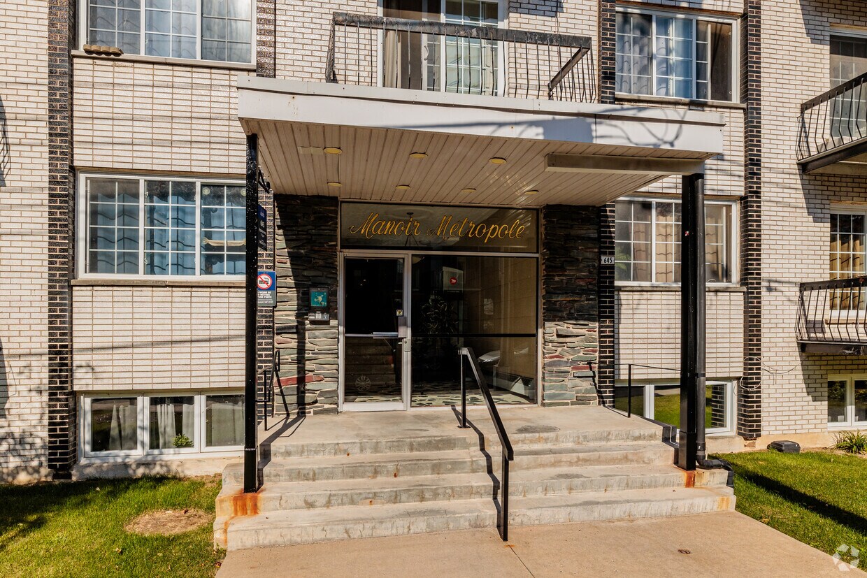 Building Photo - 645 Rue Gordon