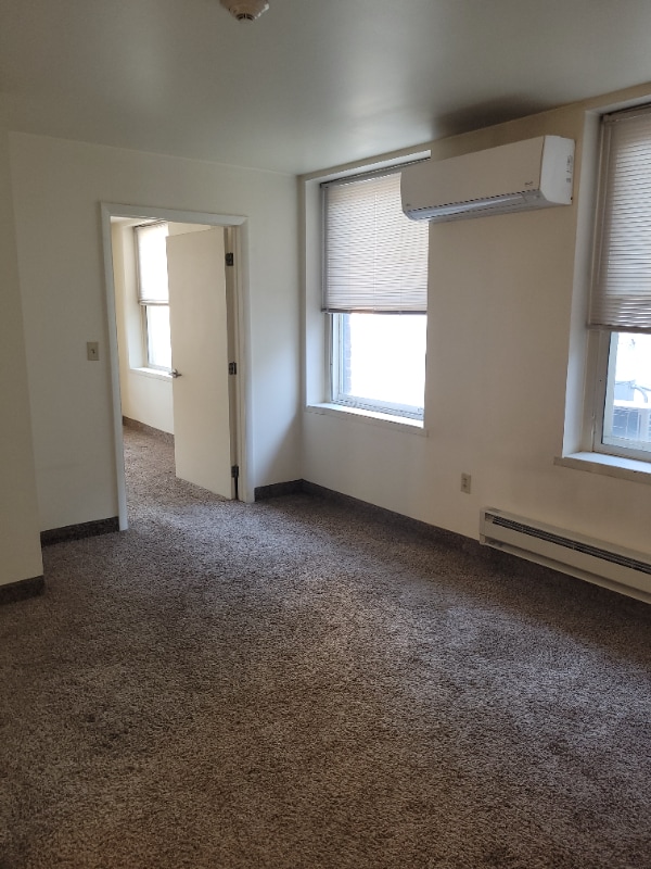 Building Photo - 100 N 5th St