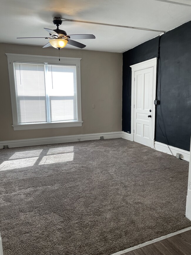 Living room - 416 N Broad St