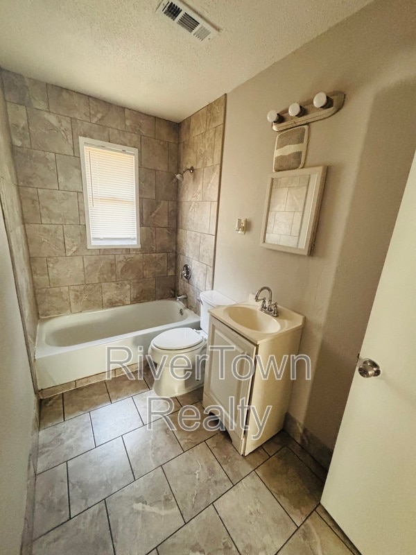 Foto del edificio - 686 Delta Rd