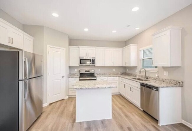 Building Photo - Gorgeous 4 Bedroom in Blue Springs, MO