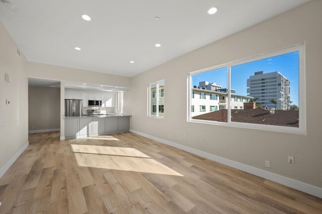 Building Photo - Stunning Remodeled Condo with Views in Banker's Hill