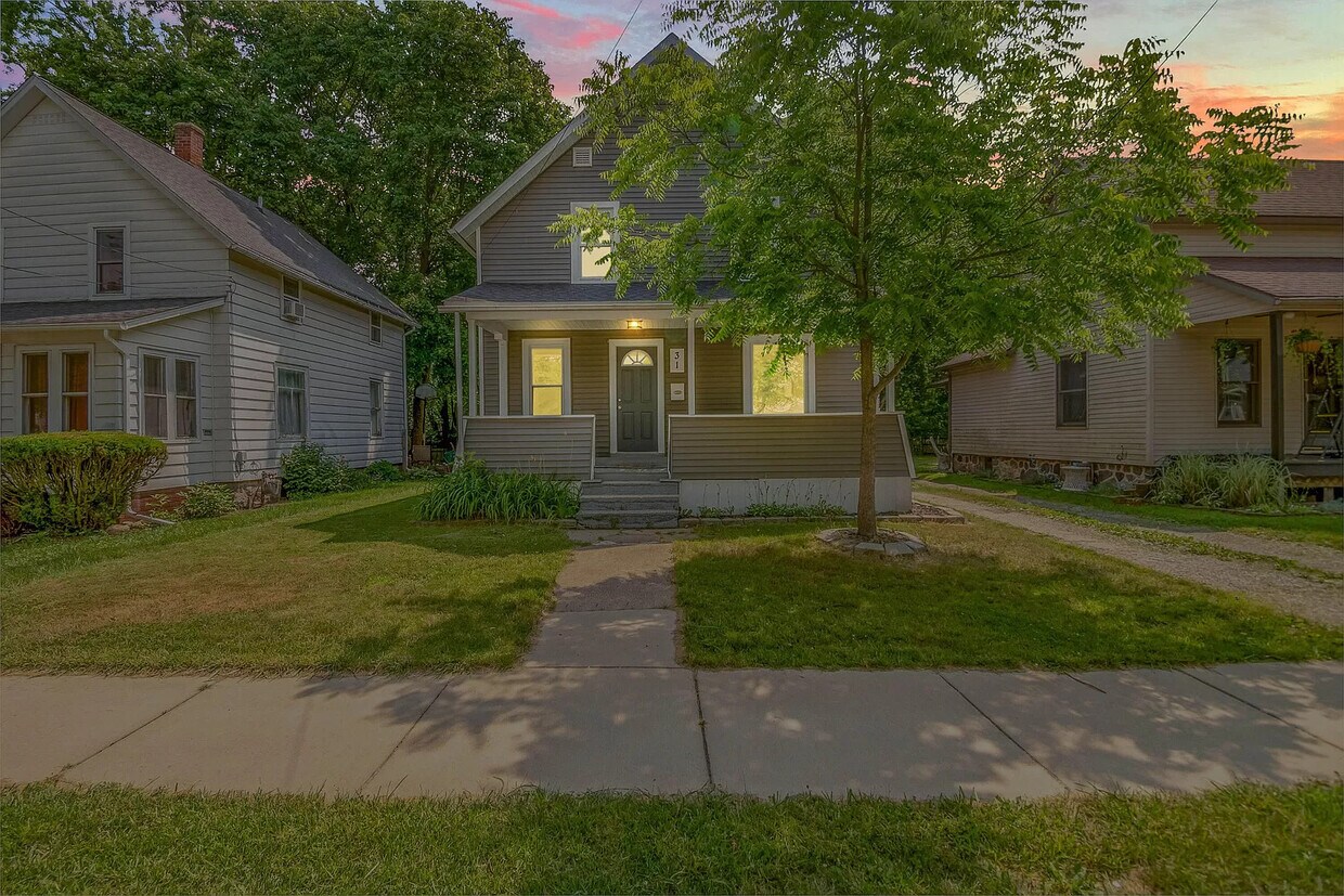 Primary Photo - 31 Rippon Ave