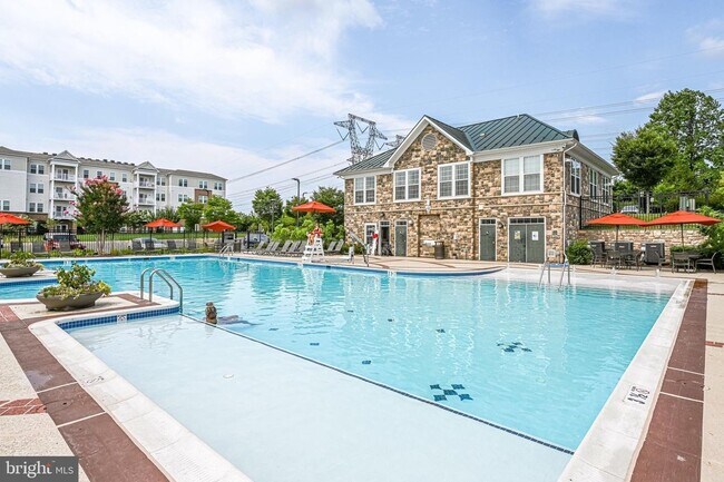 Foto del edificio - 24701 Byrne Meadow Sq