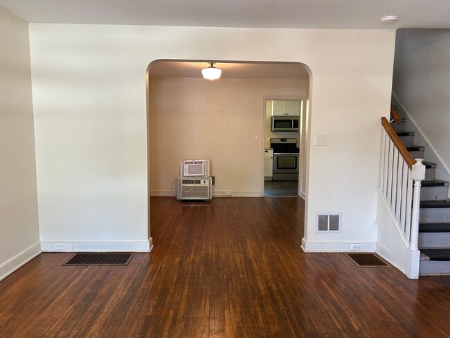Building Photo - Updated 3 Bedroom, 1.5 Bath Rowhome