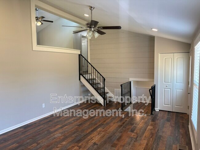 Foto del edificio - 6843 Autumnhill Ln