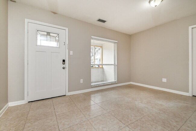 Building Photo - 3406 Westfield Dr