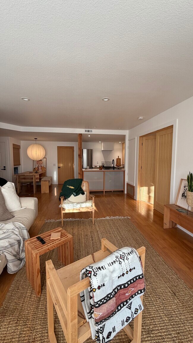 Foto del edificio - 515 Lands End Way