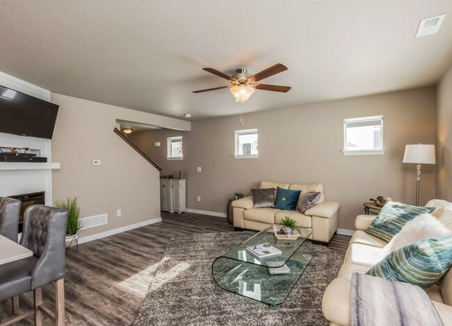Building Photo - 763 NE Macey Way
