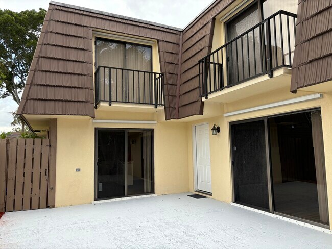 Foto del edificio - 302 3rd Ct