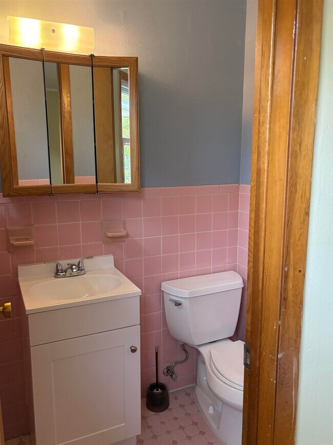 Foto del edificio - 37 W 7TH St