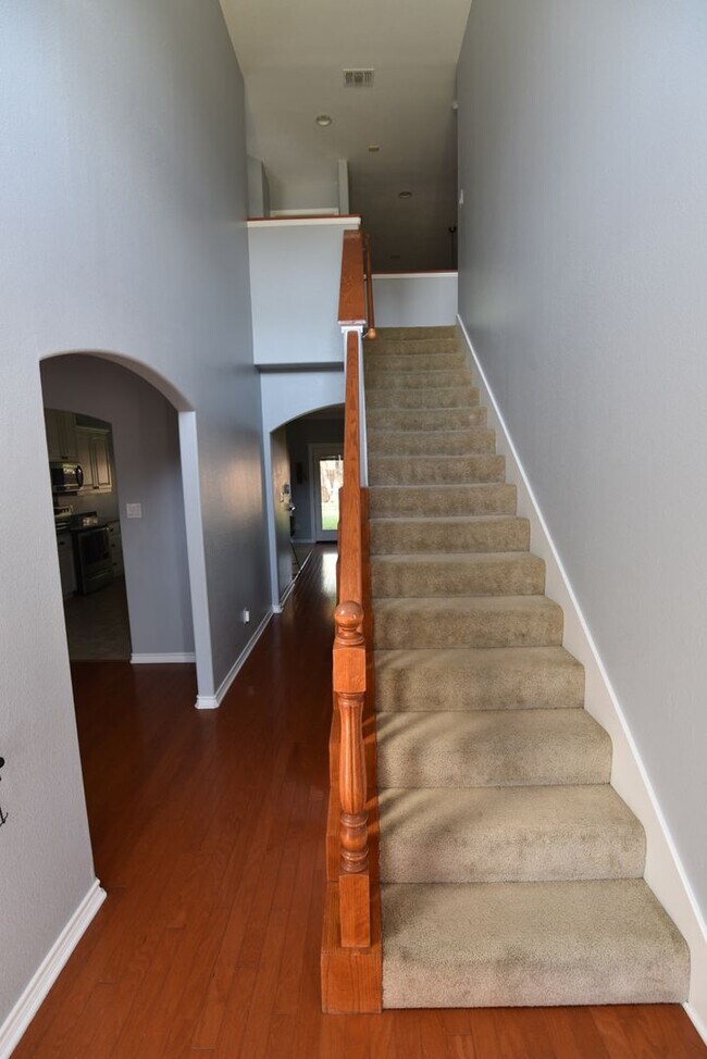 Foto del edificio - Great 4 Bedroom 2.5 Bathroom, In Bridle Ga...
