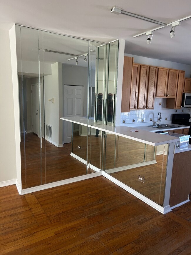 Foto del edificio - 6850 S Dante Ave