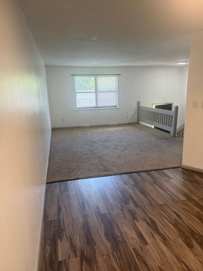 Foto del edificio - 431 Maple Grove Way