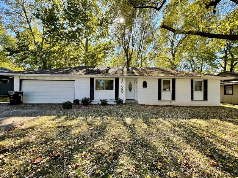 Primary Photo - 1228 W Winkler St