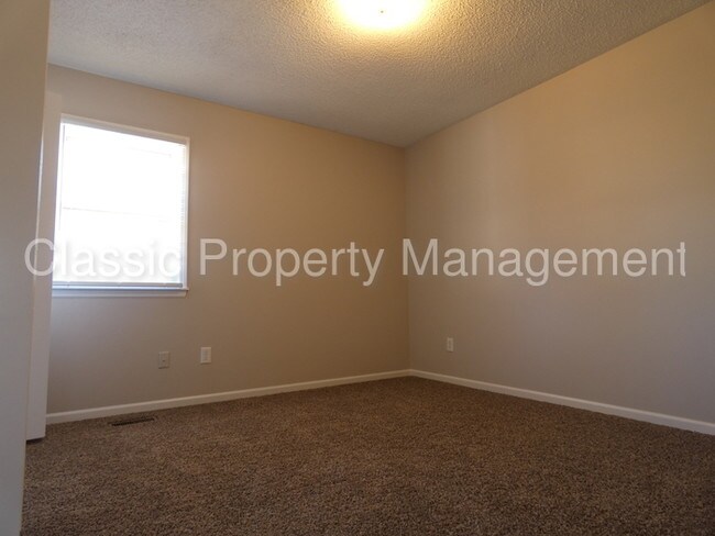 Building Photo - Kearney 3 bedroom duplex!