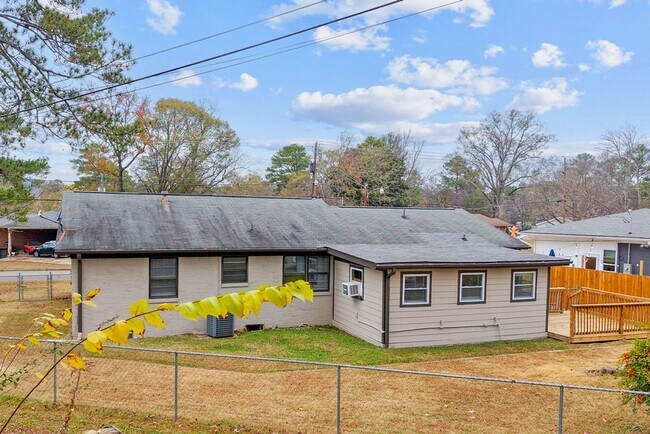 Foto del edificio - ?969 Oak Grove Road West Homewood!