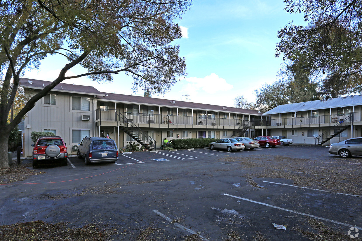 Building Photo - Marshall Apartments