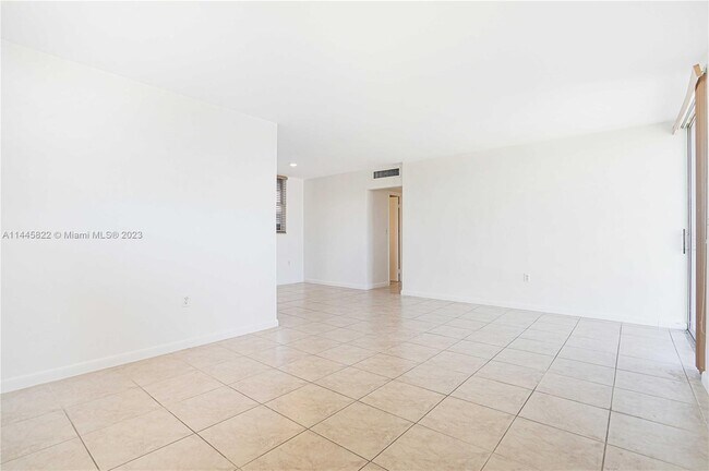 Building Photo - 1145 Normandy Dr