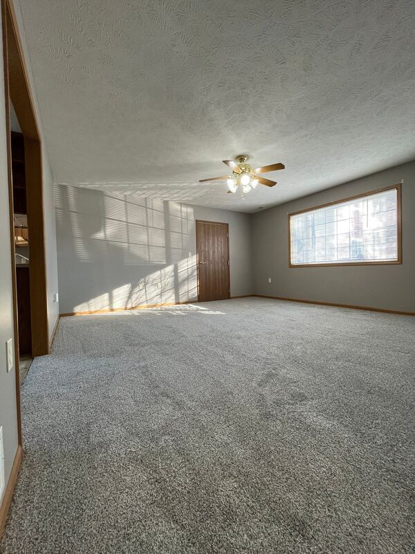 Building Photo - 525 Oak Rd