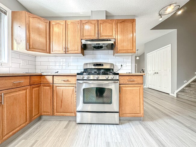 Photo du bâtiment - 123 Ridgebrook Dr SW