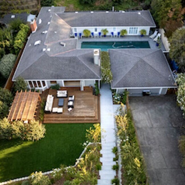 Foto del edificio - 111 Kinross Dr