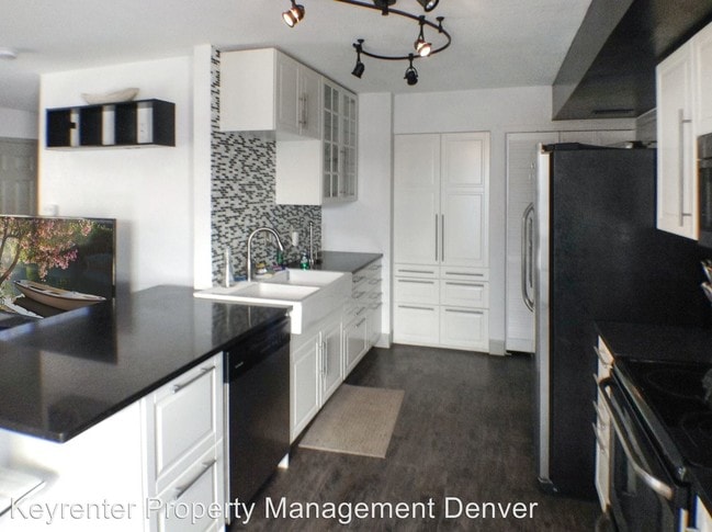 Building Photo - 3 br, 3 bath House - 1652 S Buckley Way