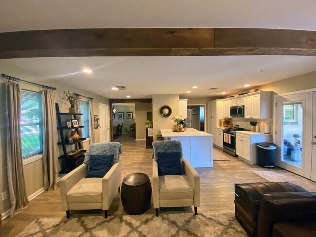 Foto del edificio - 4111 Hill Oak Dr