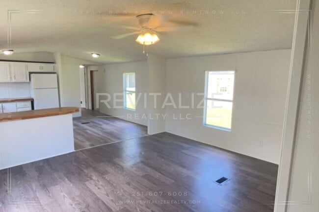 Building Photo - 3 Bedroom 2 Bath Mobile Home in Semmes!