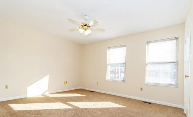 Building Photo - 429 Garden City Dr