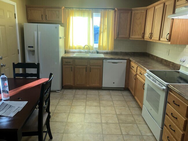 Foto del edificio - Clean Neat 3 Bedroom 2 Bathroom 1008 sft Rancho Cordova Home for Lease.