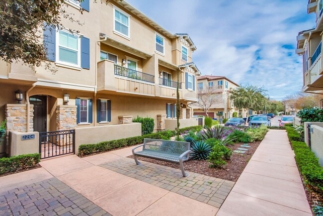Building Photo - Price Reduction! Gorgeous 3 Bedroom Townho...