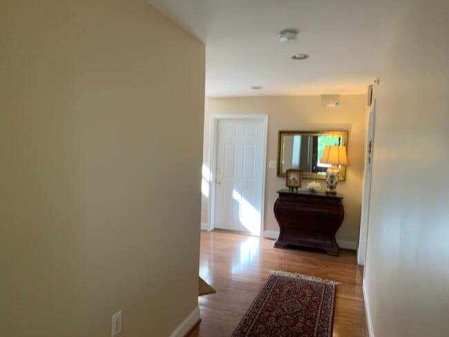 Building Photo - 5 Murray Ave